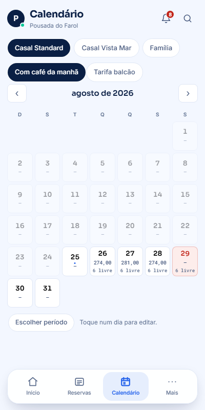 Tela do calendário do Pousa, mostrando os preços de cada dia de agosto e quantos quartos ainda estão livres.